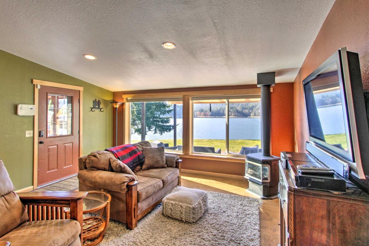 Lakefront Cabin With Stunning Mountain Views And Dock! Mineral Eksteriør billede