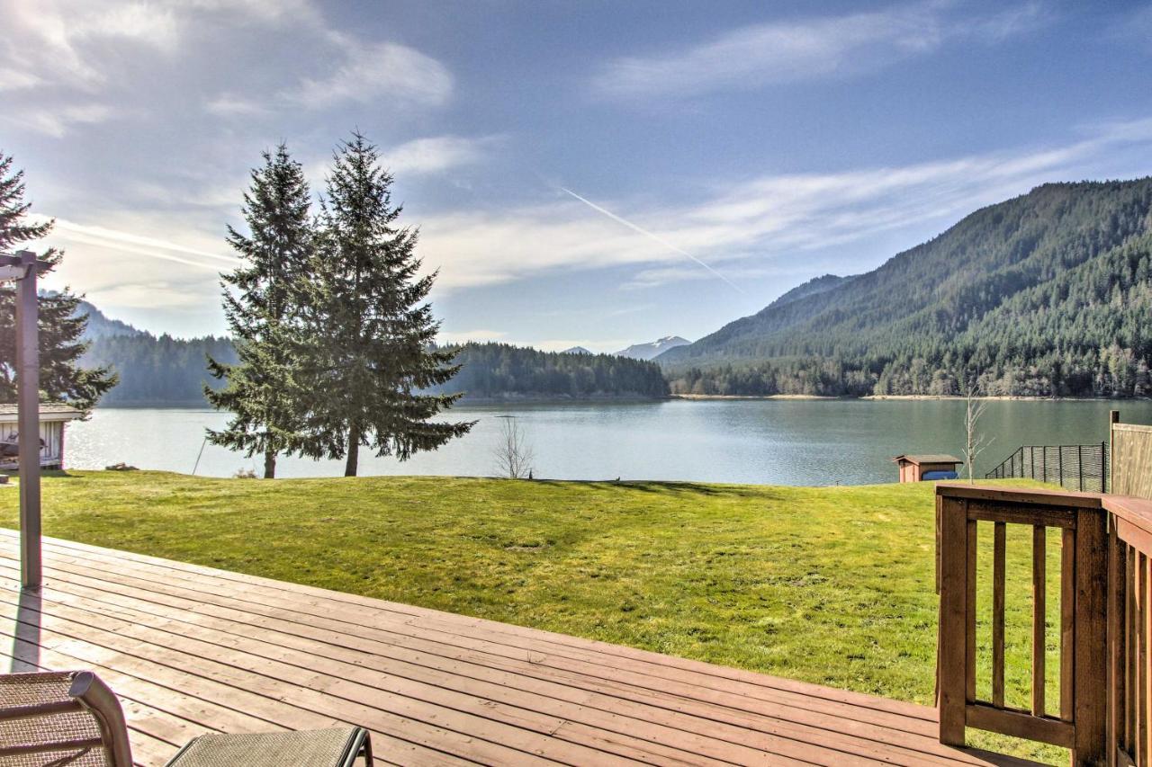 Lakefront Cabin With Stunning Mountain Views And Dock! Mineral Eksteriør billede
