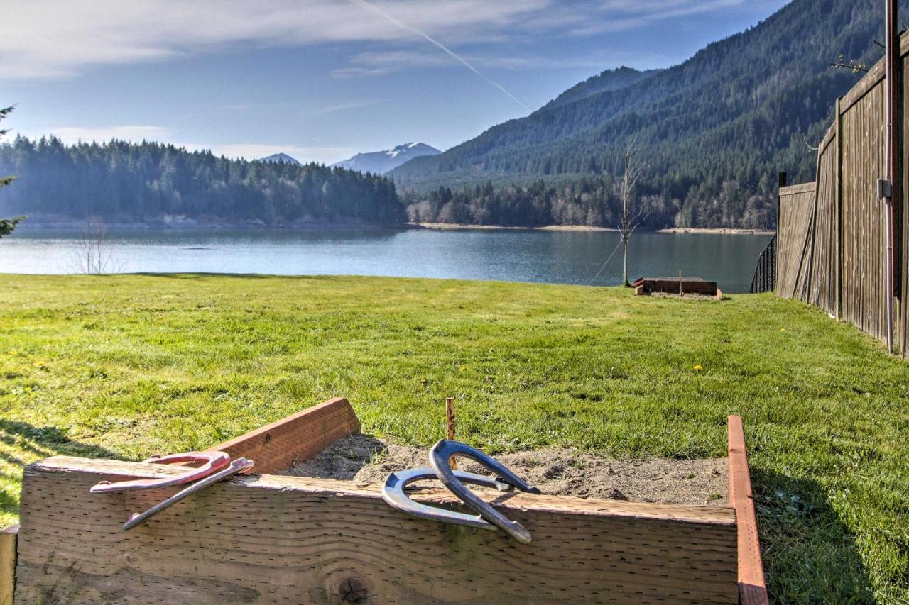 Lakefront Cabin With Stunning Mountain Views And Dock! Mineral Eksteriør billede